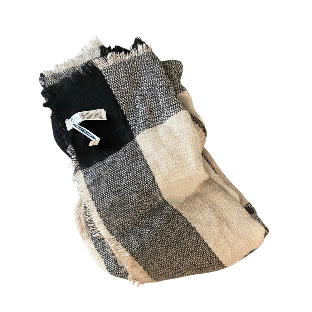 Old Navy Women's Black Plaid Flannel Blanket Scarf New with Tag